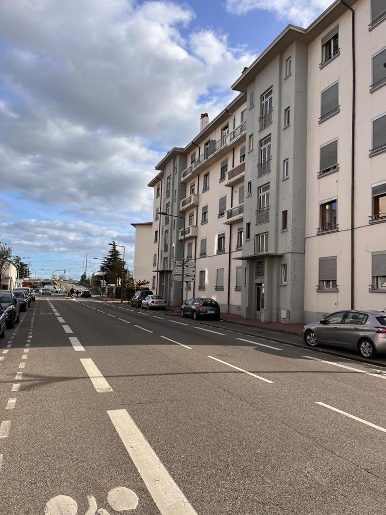 Apartament Le Pressense 2 Vénissieux Zewnętrze zdjęcie